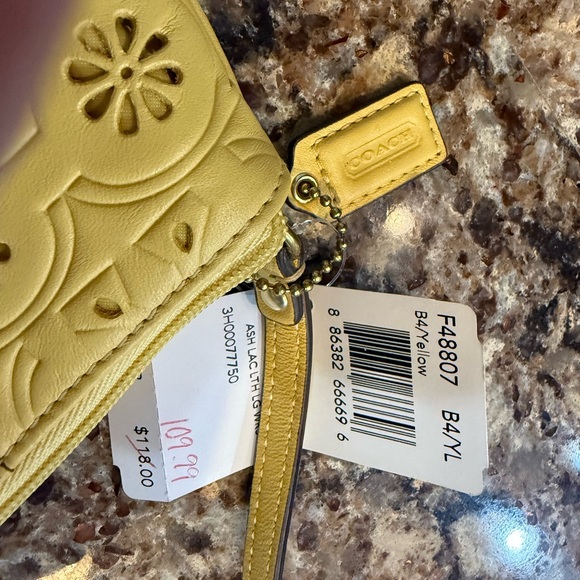 Coach Lemon Floral Cutout Small Leather Handbag NWT - Picture 3 of 6